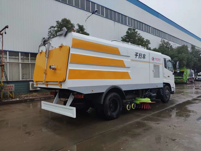 東風(fēng)天錦干濕兩用掃路車圖片