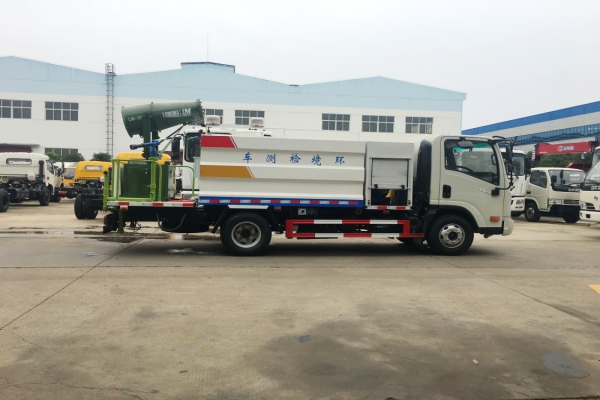 大運多功能抑塵車(5噸、30米霧炮機) 大運多功能抑塵車(5噸、30米霧炮機)圖片