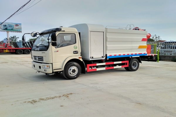 東風(fēng)大多利卡抑塵車(方形6.5噸、30-50米霧炮、單排駕駛室) 東風(fēng)大多利卡抑塵車(方形6.5噸、30-50米霧炮、單排駕駛室)圖片