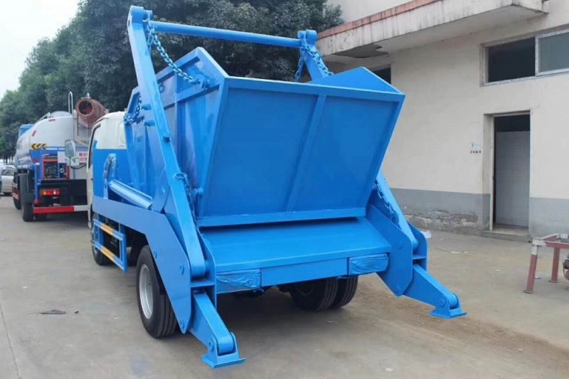 東風小多利卡5-6方擺臂垃圾車