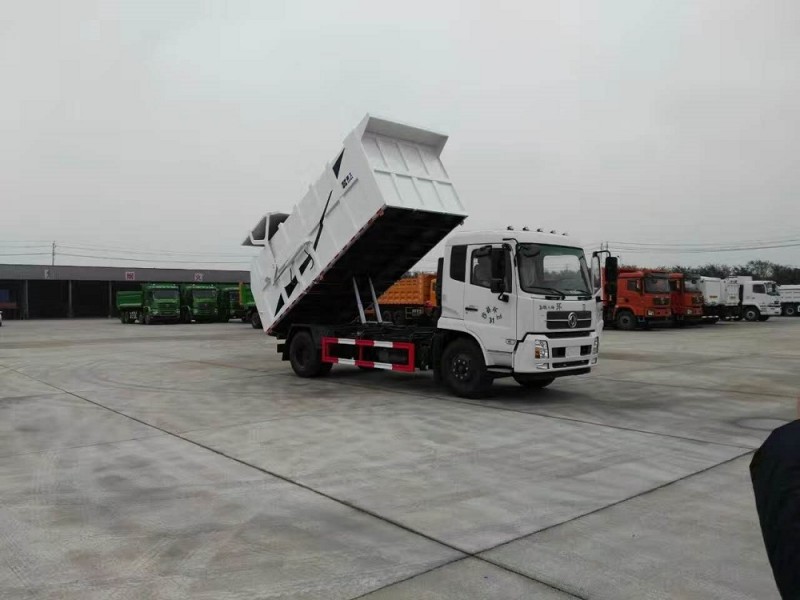 東風(fēng)天錦對(duì)接式垃圾車