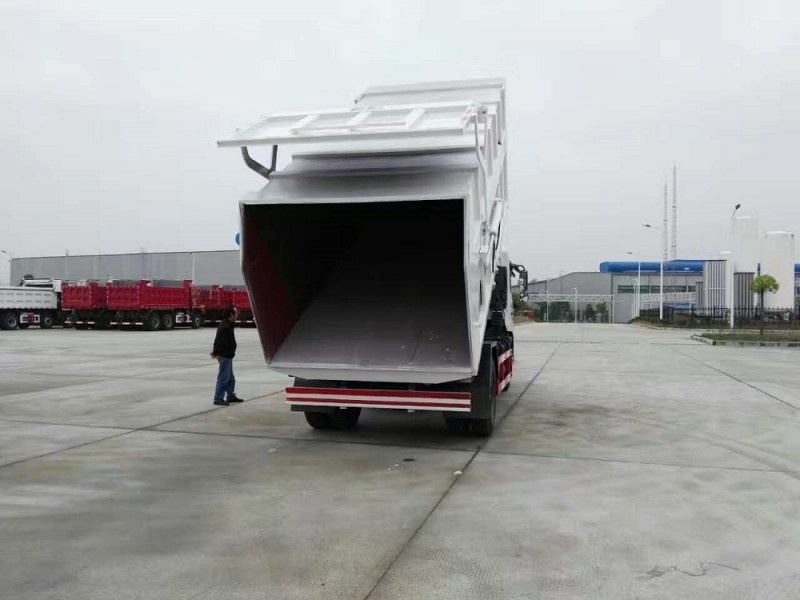 東風(fēng)天錦對(duì)接式垃圾車