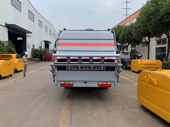 東風(fēng)凱普特壓縮垃圾車(8方) 東風(fēng)凱普特壓縮垃圾車(8方)圖片