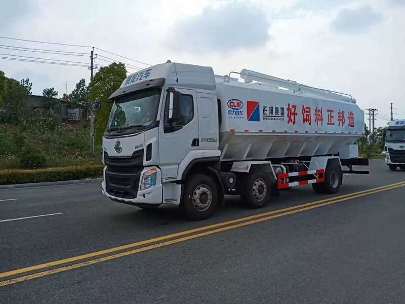 柳汽小三軸散裝飼料運(yùn)輸車 柳汽小三軸散裝飼料運(yùn)輸車圖片