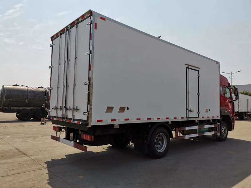 重汽豪翰冷藏車(廂長(zhǎng)6.8米) 重汽豪翰冷藏車(廂長(zhǎng)6.8米)圖片