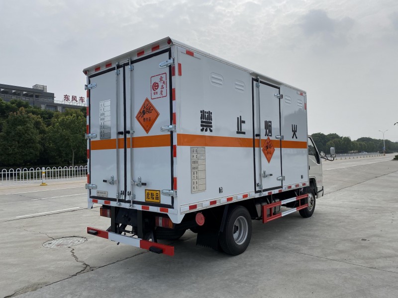 國(guó)六多利卡D6易燃液體廂式運(yùn)輸車(chē)(全柴)